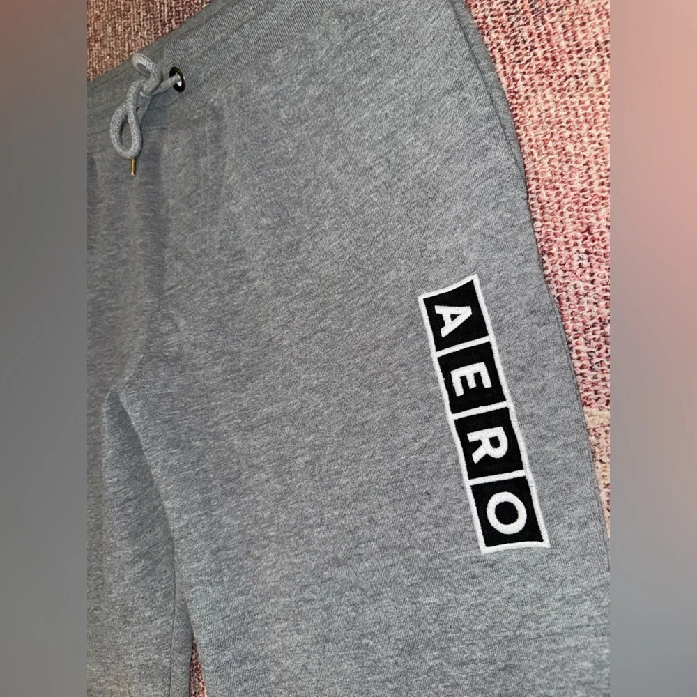 Aeropostale men’s grey drawstring embroidered logo cotton blend joggers size med